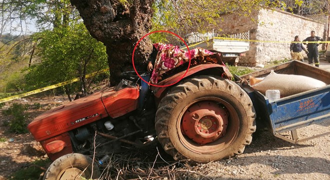 Traktör ile ağaç arasına sıkışan çiftçi öldü
