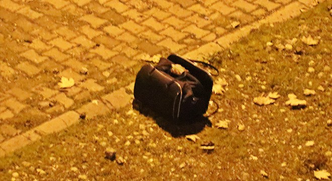 Tren rayına bırakılan çanta fünyeyle patlatıldı