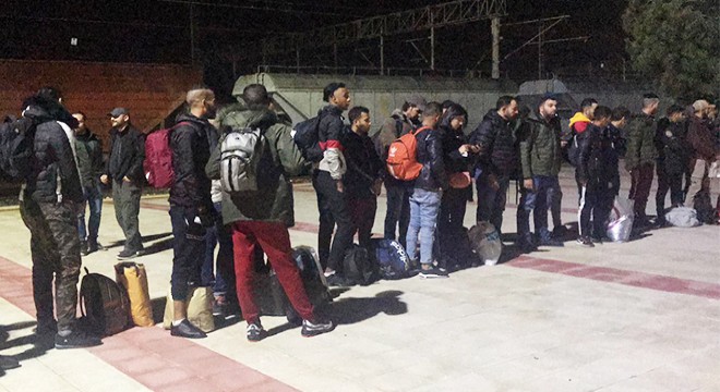 Trende 24 kaçak göçmen yakalandı