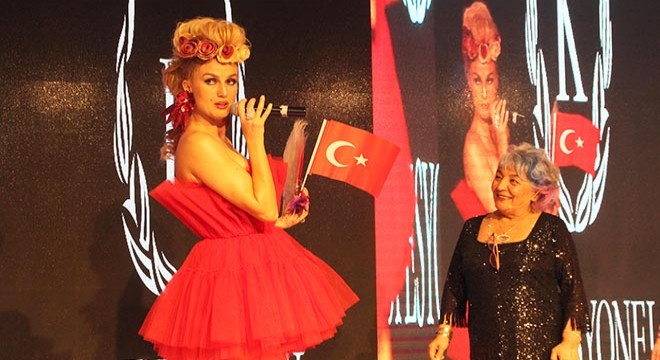 Tuğba Özay: Atatürk ün neferleriyiz