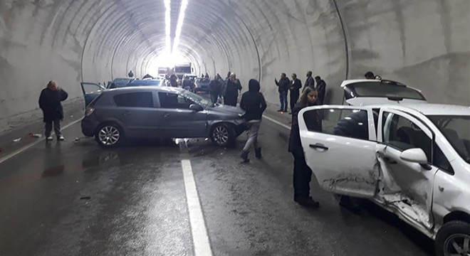 Tünelde zincirleme kaza: 1 yaralı