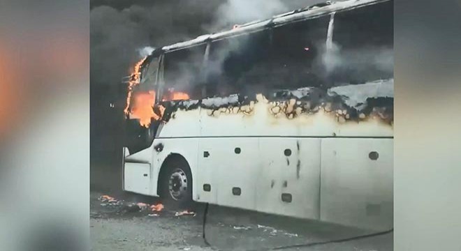 Turist otobüsünde yangın: Yolcular son anda kurtuldu