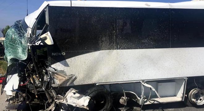 Turistleri taşıyan midibüs kaza yaptı: 4 yaralı