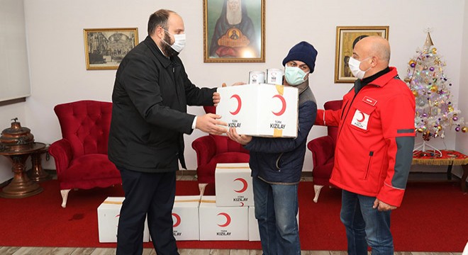 Türk Kızılay’dan ihtiyaç sahibi Rum ailelere gıda yardımı