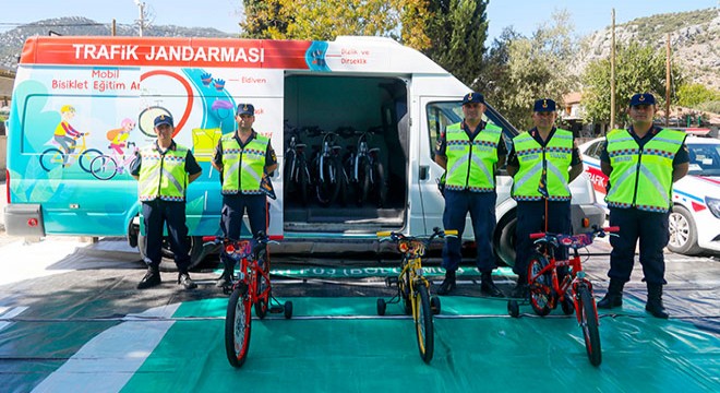 Türkiye nin ilk mobil bisiklet eğitim aracı Antalya da