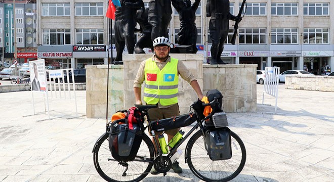 Türkiye turuna çıkan Kazak bisikletçi Burdur da
