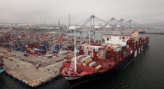 Türkiye ye gelen en büyük konteyner gemisini ağırladı