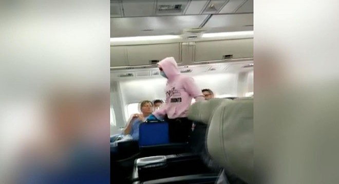 Uçakta  koronavirüs  şakası yaptı, gözaltına alındı