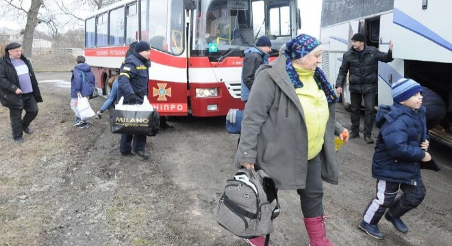 Ukrayna’da kadın ve çocuklar, tahliye ediliyor