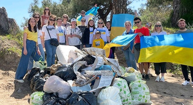Ukraynalılar, Antalyalılara çöp toplayarak  teşekkür  etti