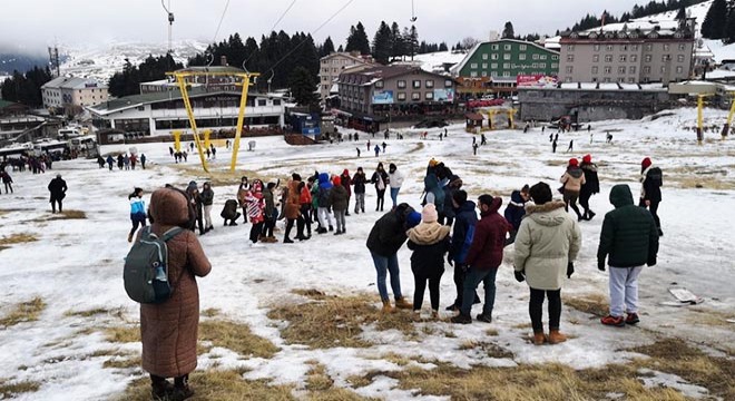 Uludağ da kar eriyince tatilciler hayal kırıklığına uğradı