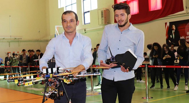 Üniversiteliler, ilaçlama yapabilen drone üretti