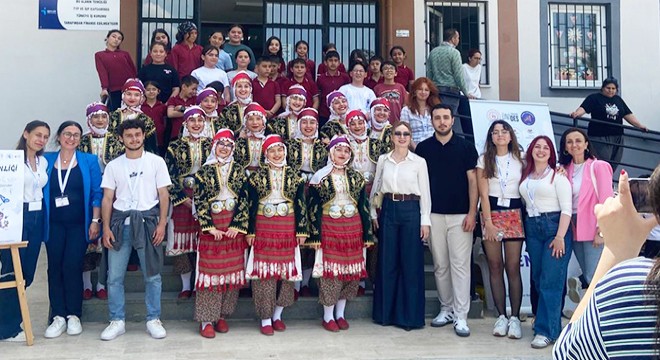 Üniversiteliler ilk ve ortaokul öğrencileriyle buluştu