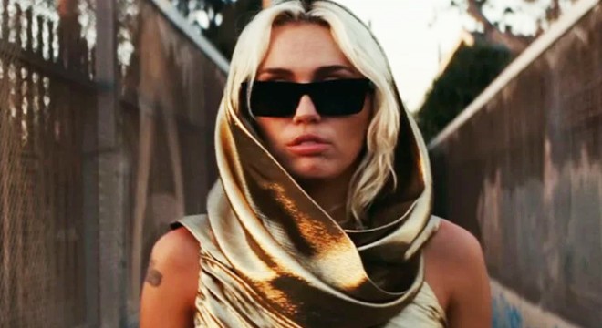 Ünlü şarkıcı Miley Cyrus, rekor kırdı