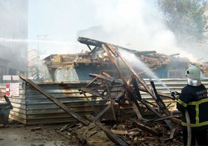 Yenişehir’de metruk haldeki tescilli bina yandı