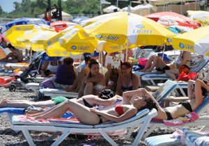 Antalya’da sıcak hava bunalttı
