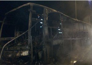 Otobüs alev alev yandı, 35 yolcu ölümden döndü