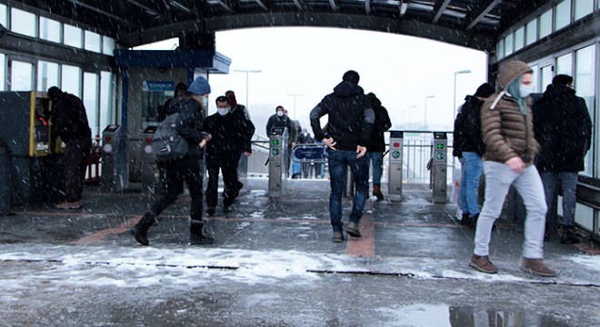 Uyarıları dikkate alan İstanbullular toplu taşımaya yöneldi