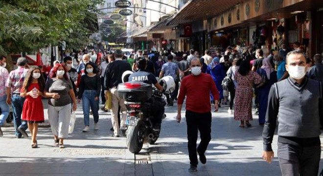 Vaka sayısının arttığı Gaziantep te çarşıda yoğunluk