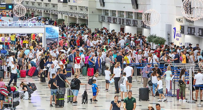 Vali duyurdu: Antalya ya 15 milyon 644 bin 108 turist geldi