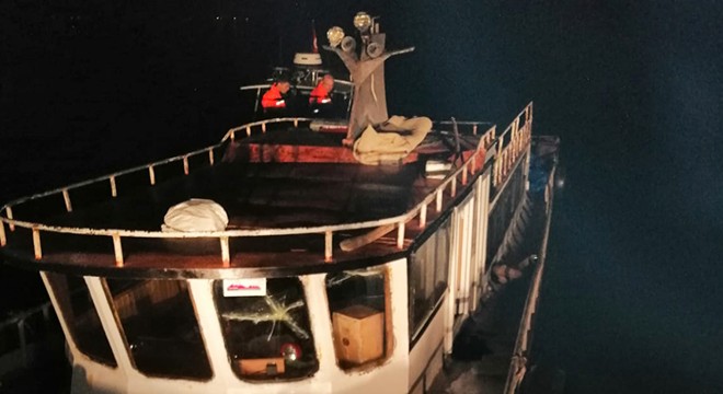 Van Gölü nde, teknede 20 kaçak göçmen yakalandı
