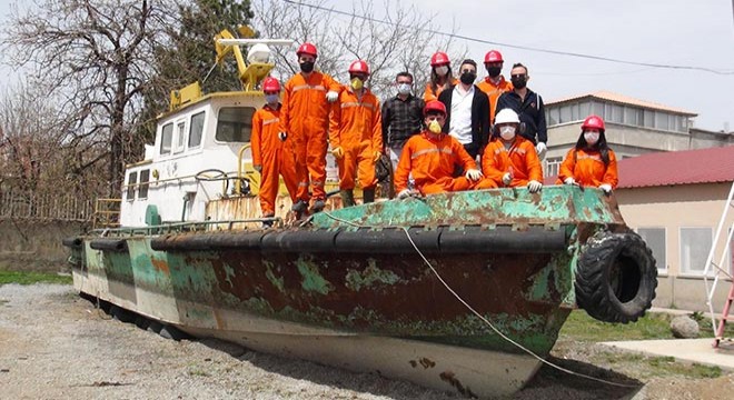 Van Gölü ndeki atıl tekne, öğrenciler için okula hibe edildi