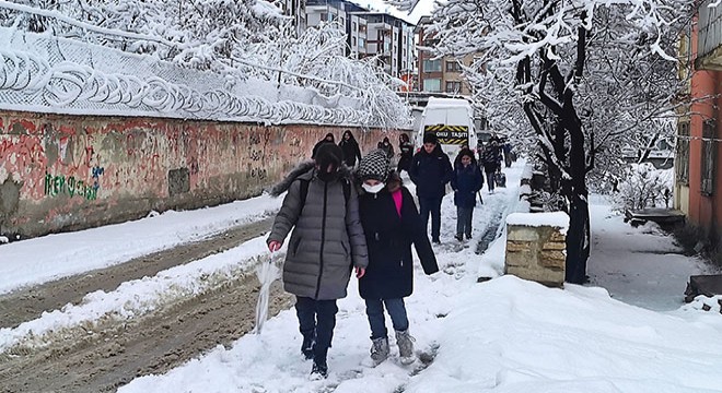 Van da 325 yerleşim yerinin yolu kardan kapalı