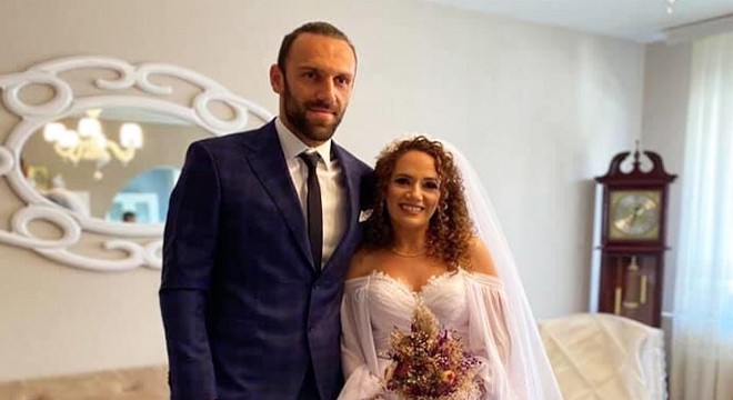 Vedat Muriç kız kardeşini evlendirdi