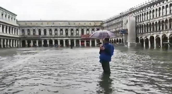 Venedik sular altında kaldı: 2 ölü