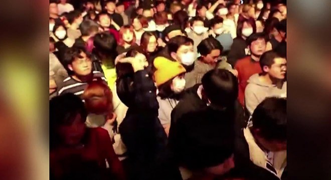 Wuhan da düzenlenen partilere tepki yağıyor