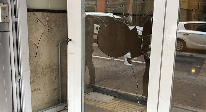 Yalova AK Parti İl Başkanlığı binasına saldırı