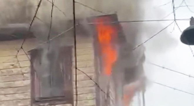 Yangın paniği; iki katlı iş yeri alev alev yandı