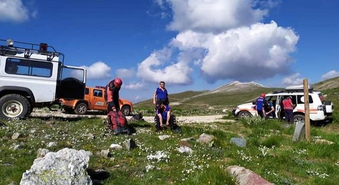 Yaralanan 2 turist dağcıyı ekipler kurtardı