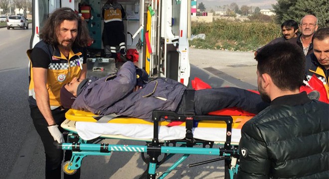 Yaralanan PTT görevlisine yoldan geçen sağlıkçı müdahale etti