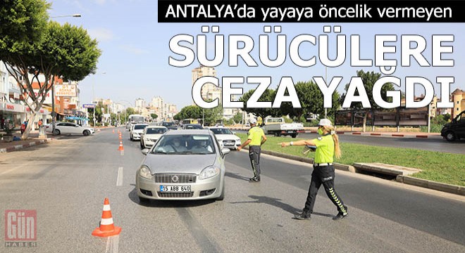 Antalya da yayaya öncelik vermeyen sürücülere ceza yağdı