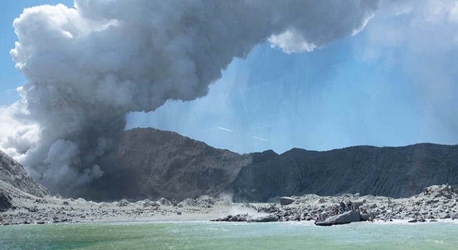 Yeni Zelanda’da volkan faaliyete geçti: 1 ölü