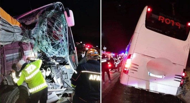 Yolcu otobüsü, kamyona çarptı: 2 ölü, 20 yaralı