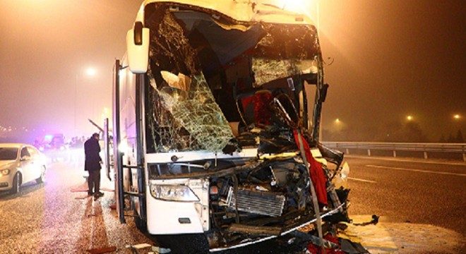 Yolcu otobüsü, otomobil ve TIR a çarptı: 9 yaralı