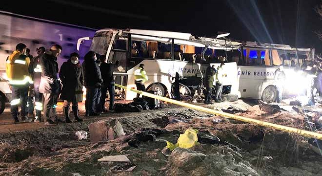 Yolcu otobüsü şarampole yuvarlandı: 2 ölü, 27 yaralı