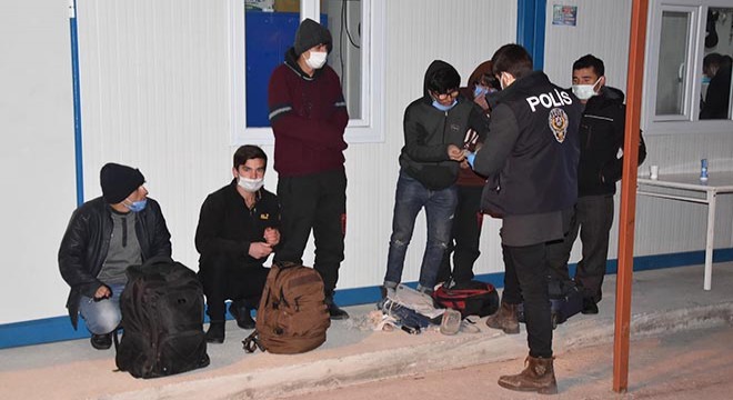 Yolcu otobüsünün bagajından 6 kaçak göçmen çıktı
