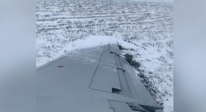 Yolcu uçağı iniş sırasında pistten çıktı