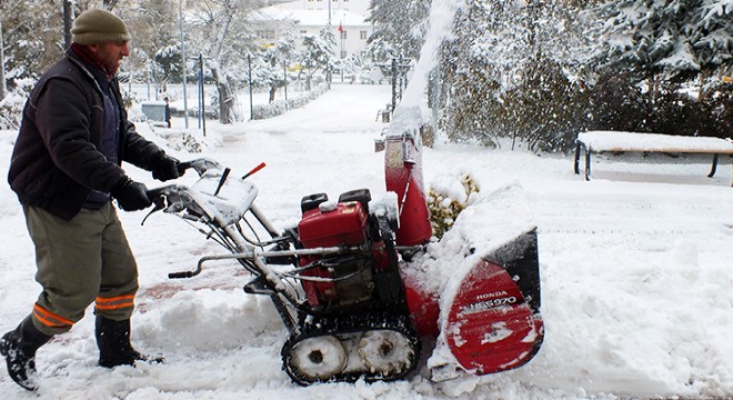 Yozgat ta kar yağışı nedeniyle 178 köy yolu kapandı
