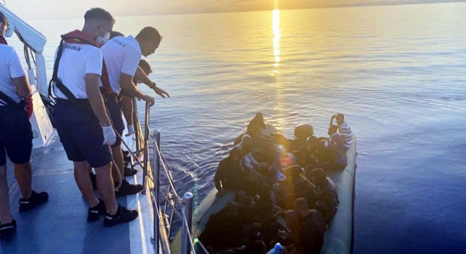 Yunan unsurlarının ittiği 26 kaçak göçmen kurtarıldı