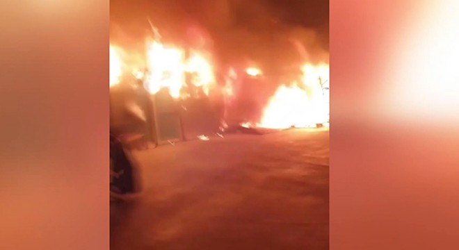 Yunanistan da karantinaya alınan mülteci kampında yangın