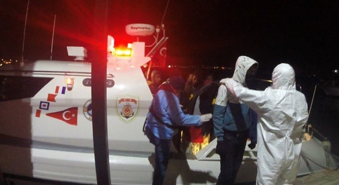 Yunanistan ın geri ittiği 30 kaçak göçmen kurtarıldı