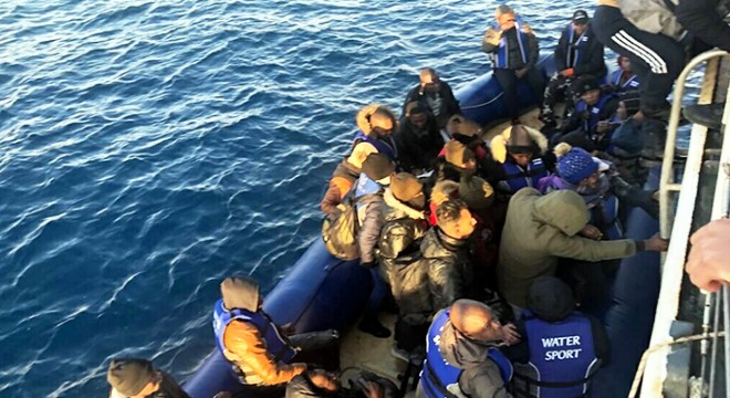 Yunanistan ın geri ittiği 31 kaçak göçmen kurtarıldı