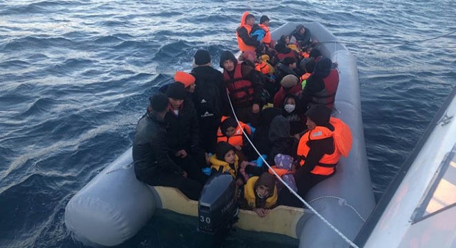 Yunanistan ın ölüme terk ettiği göçmenler kurtarıldı