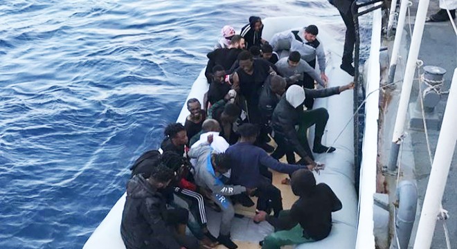 Yunanistan ın ölüme terk ettiği kaçak göçmenler, kurtarıldı