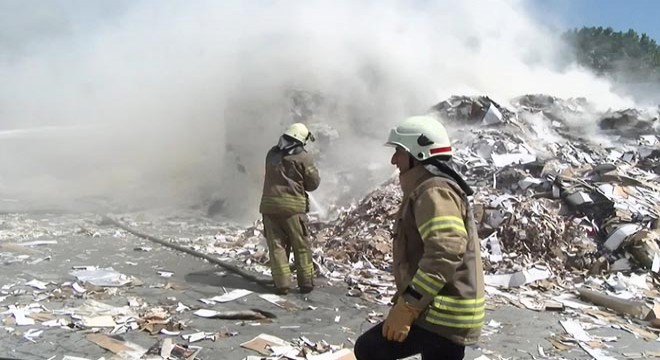 Zeytinburnu nda geri dönüşüm tesisinde yangın