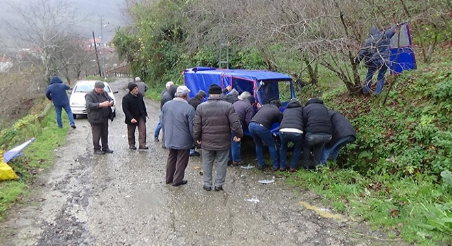 Zonguldak ta devrilen tarım aracındaki 3 kişi yaralandı